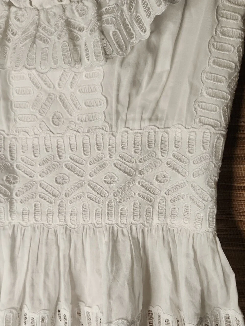 Tory Burch Women's White Eyelet Ruffle Sleeveless Top Size 0